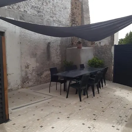 Entier Pres De Mauleon.8/10 Personnes *