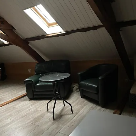 Entier Pres De Mauleon.8/10 Personnes Willa