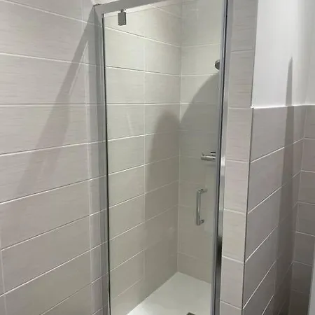 Entier Pres De Mauleon.8/10 Personnes Mauleon