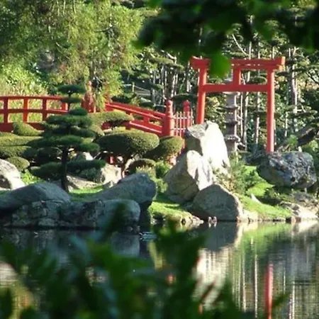 Entier Pres De Mauleon.8/10 Personnes