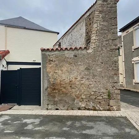 Entier Pres De Mauleon.8/10 Personnes Mauleon