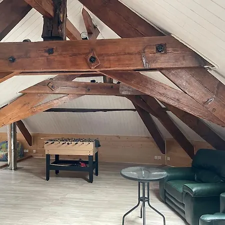 Entier Pres De Mauleon.8/10 Personnes Willa