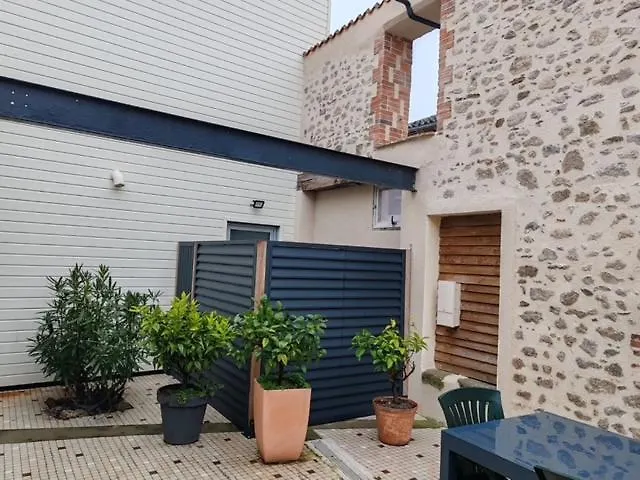 Entier Pres De Mauleon.8/10 Personnes * Mauleon